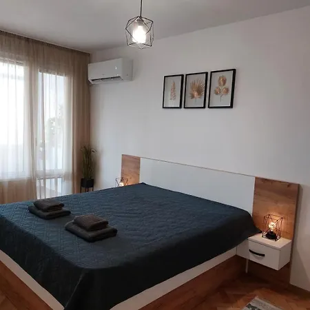 Riverview Apartment *