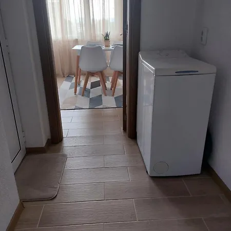 Riverview Apartment *